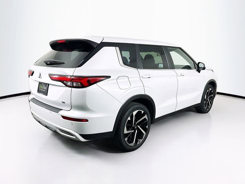 Used 2024 Mitsubishi Outlander SE image 9
