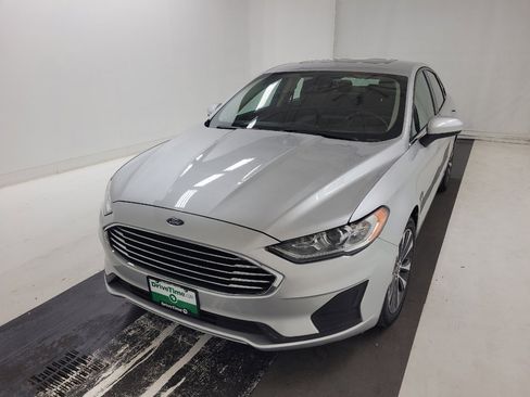 Used 2019 Ford Fusion SE image 15