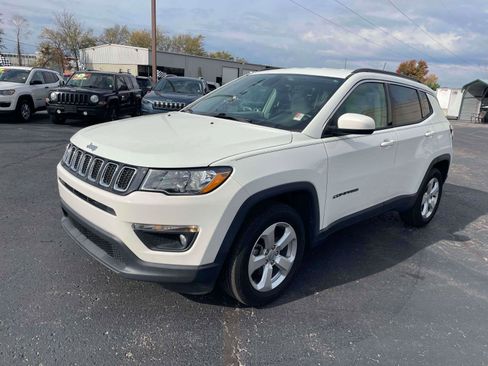 Used 2018 Jeep Compass Latitude image 2