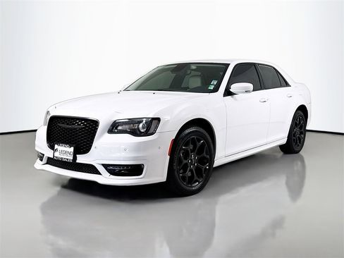 Used 2023 Chrysler 300 Touring L image 1