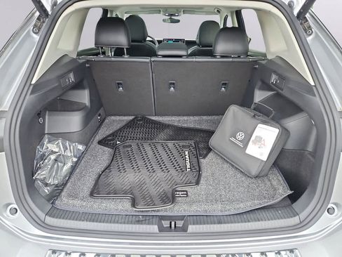 Used 2026 Volkswagen Tiguan SE AWD/4WD image 33