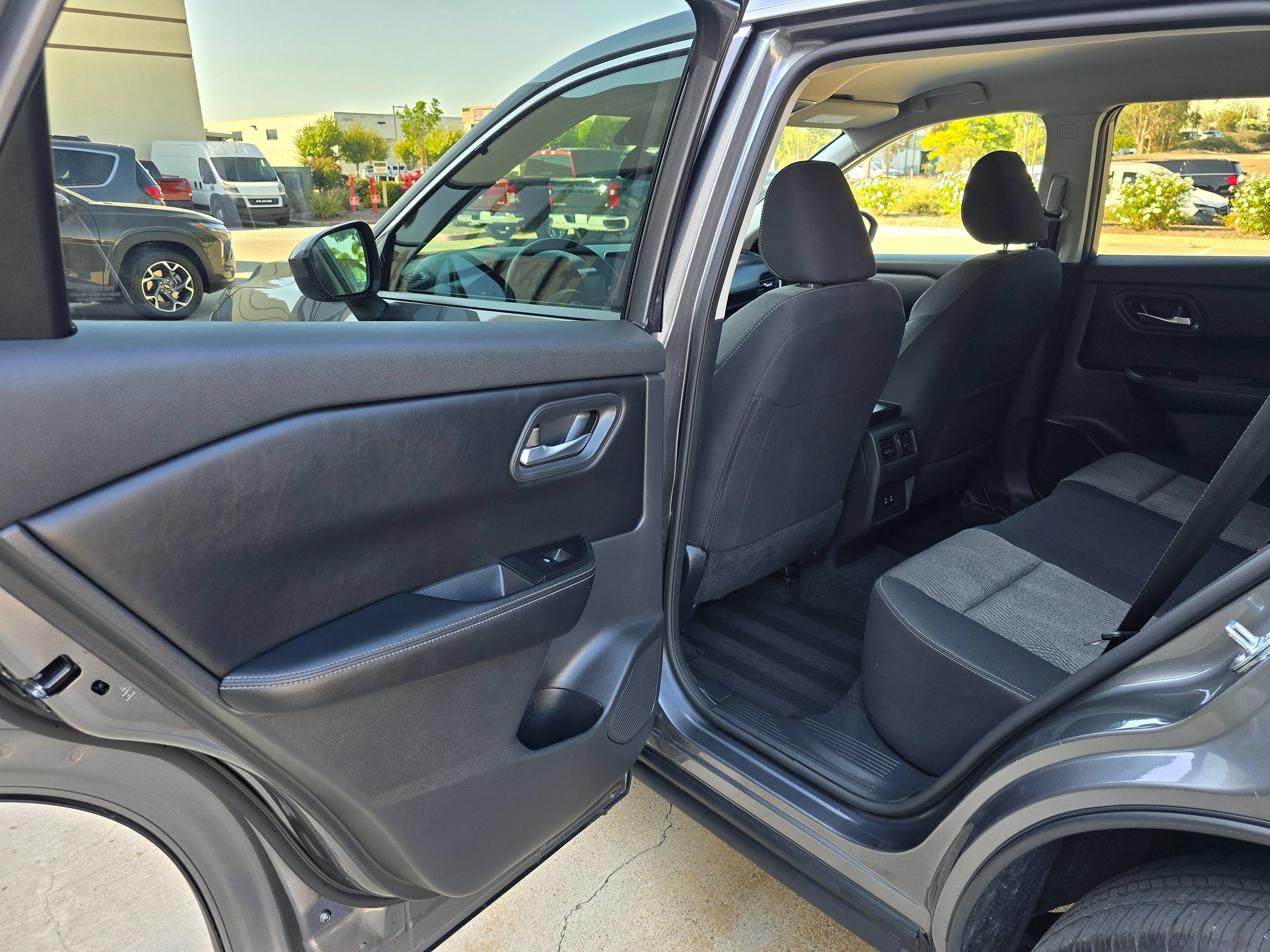 Used 2024 Nissan Rogue SV FWD image 20