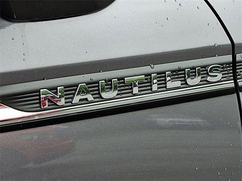 Certified 2022 Lincoln Nautilus Reserve image 31