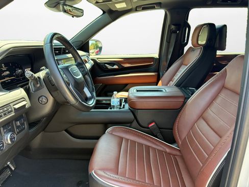 Used 2024 GMC Yukon XL Denali Ultimate AWD/4WD image 9
