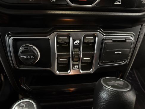 Used 2022 Jeep Wrangler Unlimited Sport AWD/4WD image 22