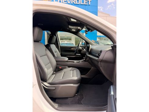 Used 2025 Chevrolet Traverse LT FWD image 10