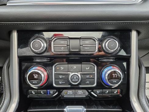 Used 2021 GMC Yukon XL Denali w/ Denali Premium Package AWD/4WD image 25