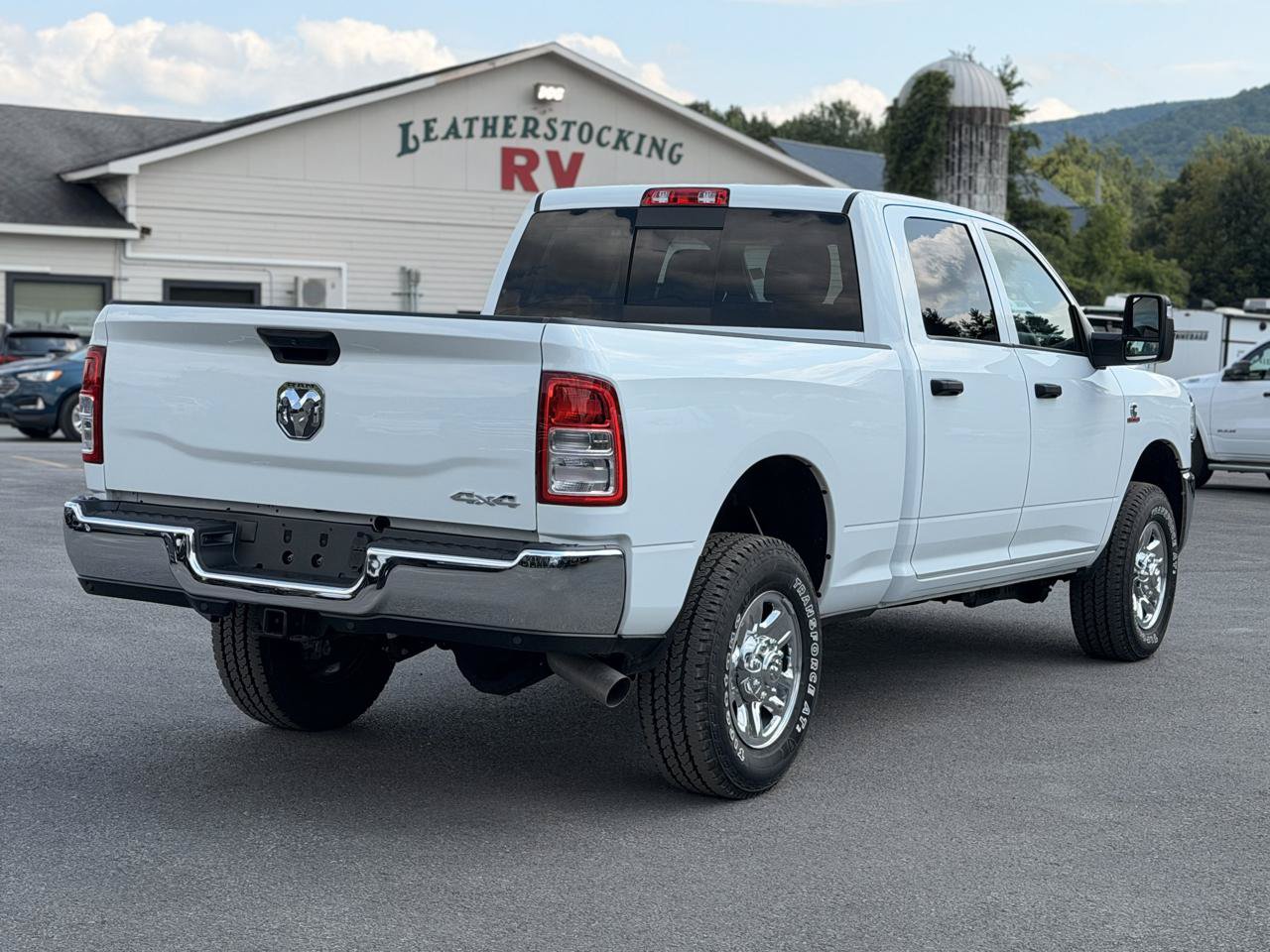 Used 2024 RAM 3500 Tradesman w/ Chrome Appearance Group AWD/4WD image 5