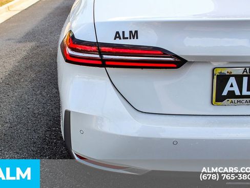 Used 2025 BMW 530i w/ Premium Package image 13