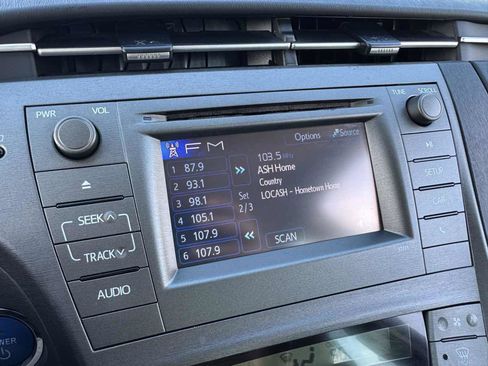 Used 2013 Toyota Prius Two image 28