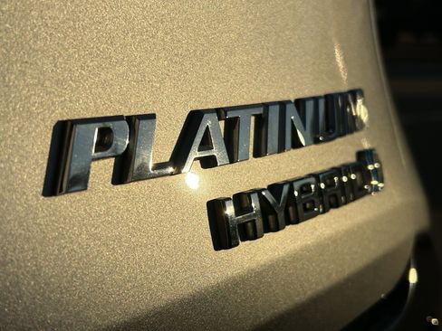 Certified 2024 Toyota Sienna Platinum image 9