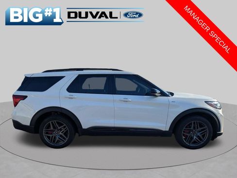 Used 2025 Ford Explorer ST-Line w/ Premium Package AWD/4WD image 3