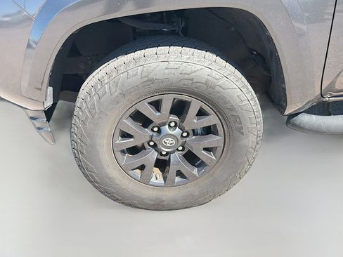 Used 2021 Toyota Tacoma SR5 w/ SR5 Appearance Package (SM) image 36