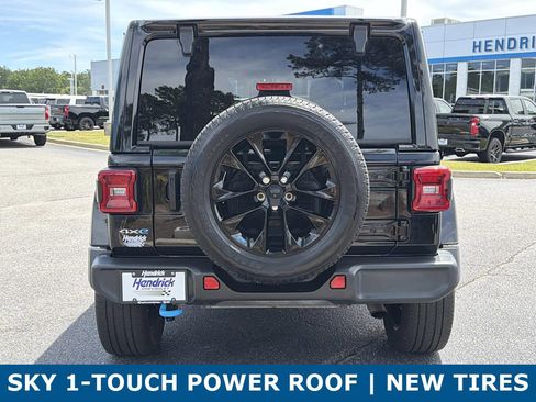 Used 2023 Jeep Wrangler Unlimited Sahara w/ Cold Weather Group AWD/4WD image 9