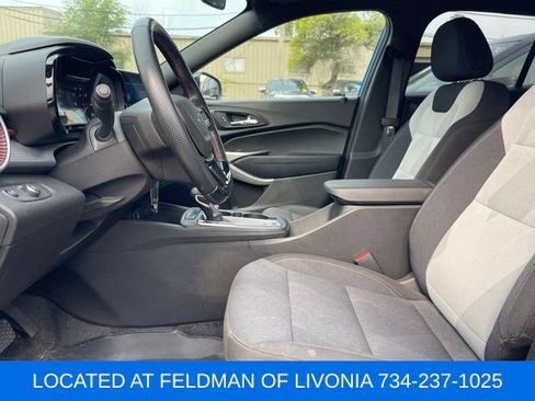 Used 2024 Chevrolet Trax RS w/ Driver Confidence Package FWD image 6