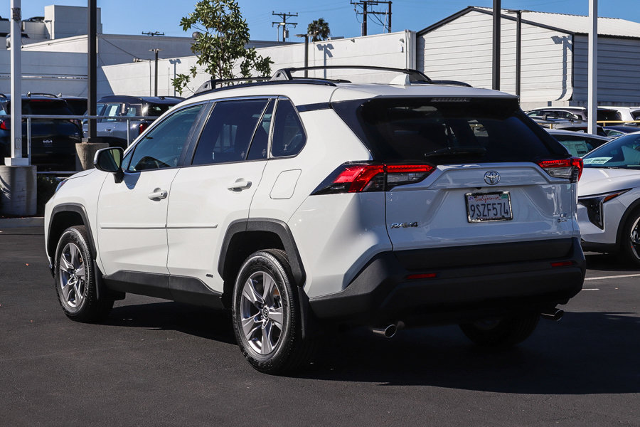 Used 2025 Toyota RAV4 LE AWD/4WD image 7