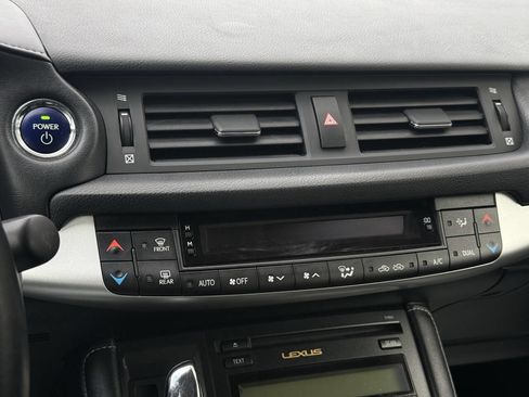 Used 2013 Lexus CT 200h Base 4dr Hatchback image 22