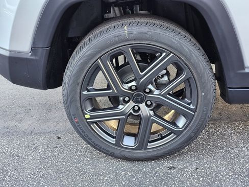 New 2026 Jeep Compass Latitude image 9