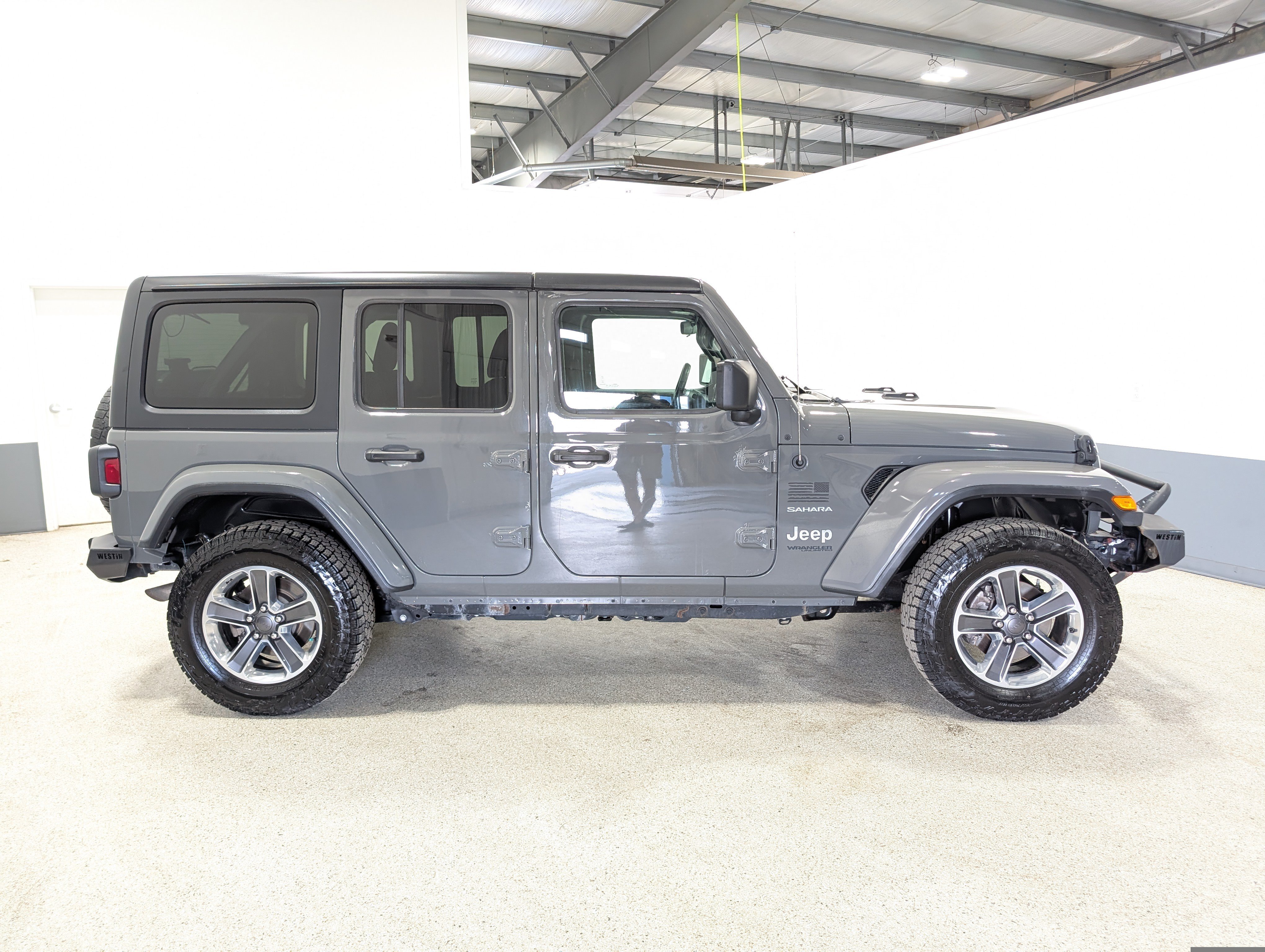 Used 2019 Jeep Wrangler Unlimited Sahara w/ Cold Weather Group AWD/4WD image 2