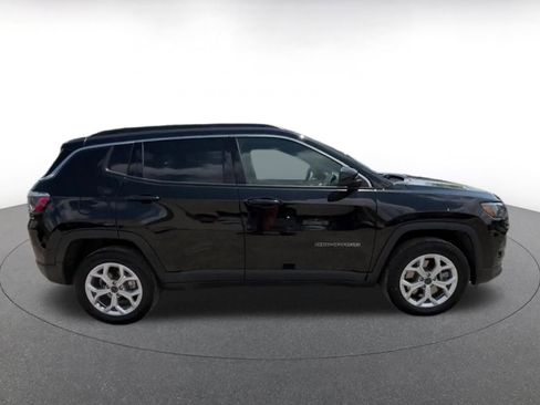 Used 2025 Jeep Compass Latitude AWD/4WD image 16
