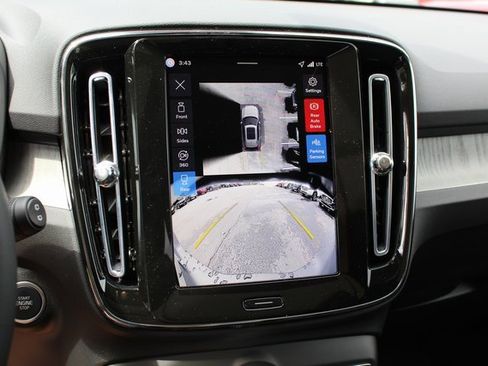 New 2026 Volvo XC40 B5 Plus w/ Protection Package Premier image 25