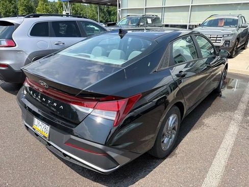 Used 2024 Hyundai Elantra SEL FWD image 11