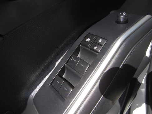 Used 2023 Toyota Highlander XSE FWD image 24