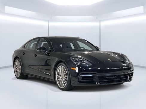 Certified 2020 Porsche Panamera image 3