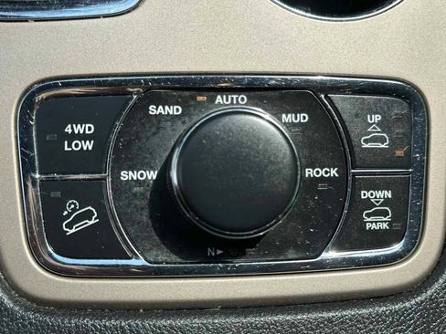 Used 2017 Jeep Grand Cherokee Overland w/ Jeep Active Safety Group AWD/4WD image 21