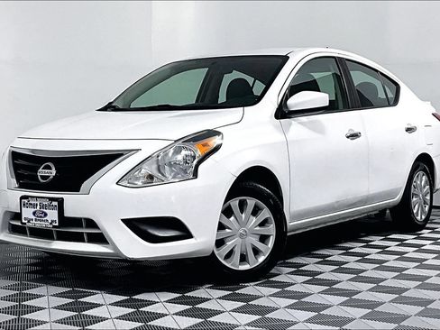 Used 2019 Nissan Versa SV FWD image 2