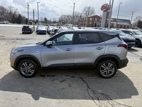 Used 2023 Kia Seltos LX image 4