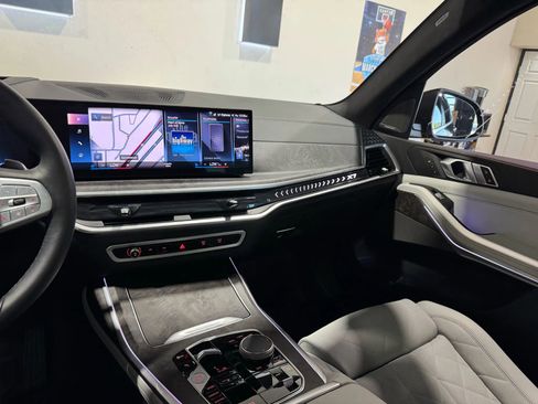 Used 2023 BMW X7 xDrive40i w/ Premium Package image 25