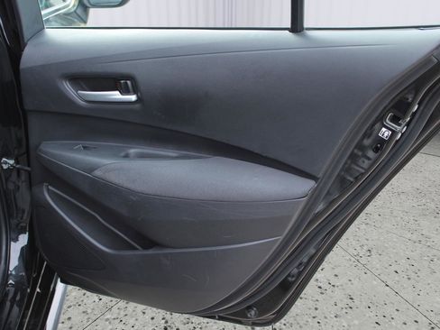 Used 2020 Toyota Corolla LE image 37