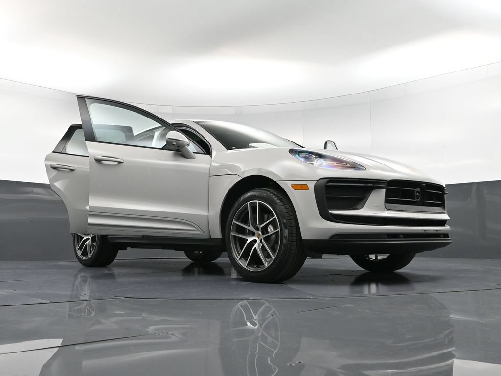 Certified 2026 Porsche Macan AWD/4WD image 38