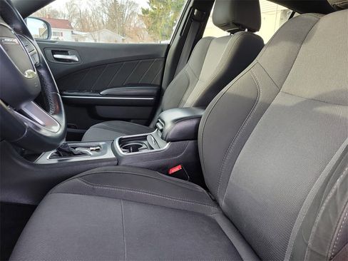 Used 2016 Dodge Charger SXT image 17