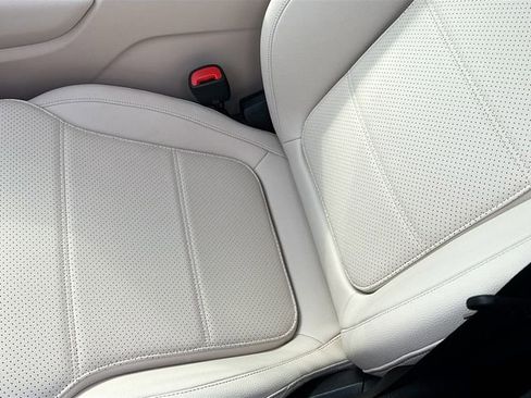 Used 2025 Mercedes-Benz GLC 300 4MATIC image 21