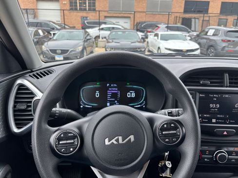 Used 2024 Kia Soul LX w/ Option Group 015 FWD image 32