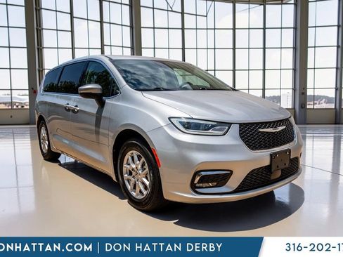 Used 2023 Chrysler Pacifica Touring-L FWD image 35