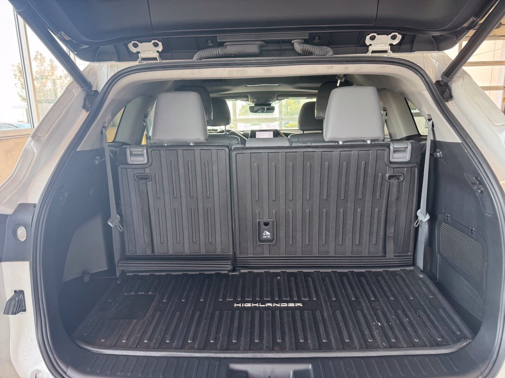 Used 2023 Toyota Highlander XLE FWD image 19