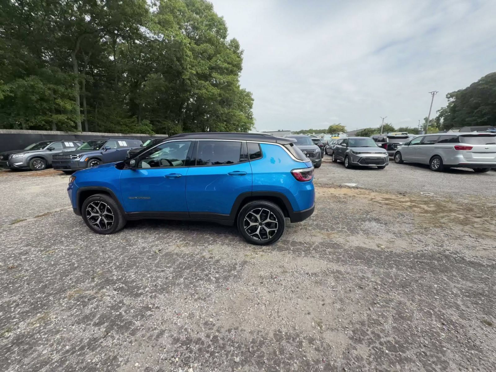 Used 2025 Jeep Compass Limited AWD/4WD image 10