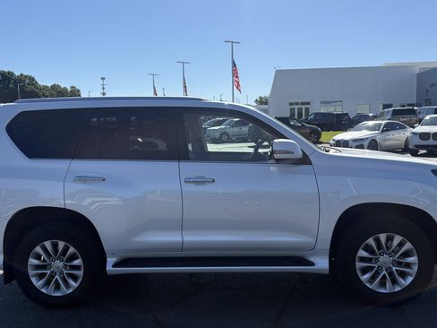 Used 2023 Lexus GX 460 Premium w/ Premium Package AWD/4WD image 11