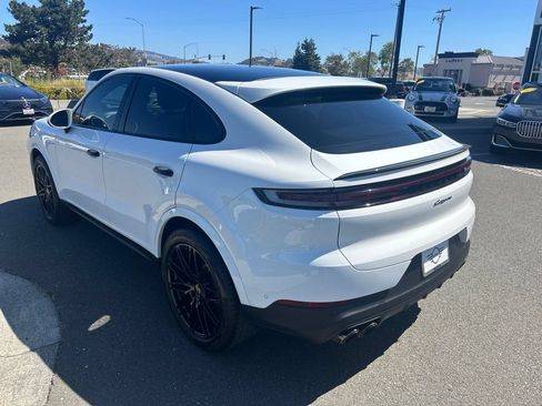 Used 2024 Porsche Cayenne Coupe AWD/4WD image 3