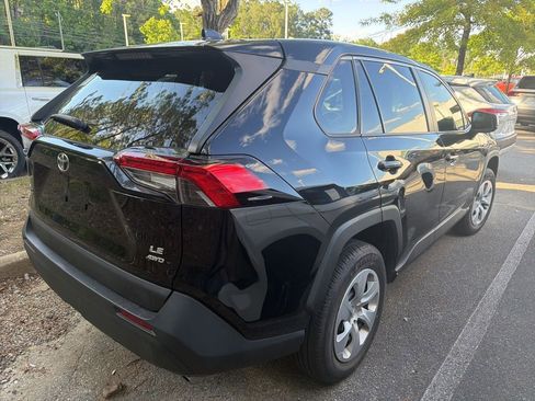 Used 2024 Toyota RAV4 LE AWD/4WD image 3