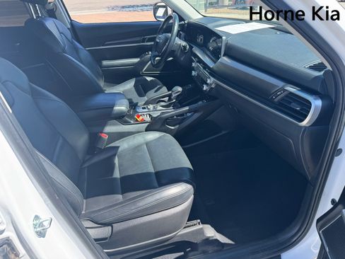 Certified 2024 Kia Telluride S w/ S Sunroof Package FWD image 25