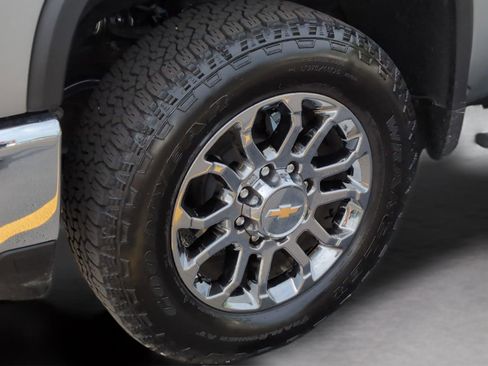 Used 2026 Chevrolet Silverado 2500 LTZ w/ LTZ Convenience Package AWD/4WD image 33
