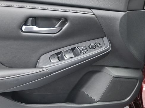Used 2024 Nissan Sentra SV FWD image 10