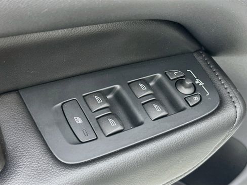 Used 2023 Volvo XC60 B5 Core w/ Protection Package Premier image 18