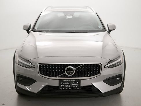 Certified 2025 Volvo V60 B5 Cross Country Plus AWD/4WD image 5