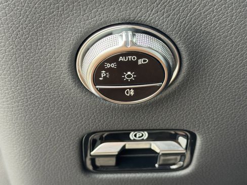 Used 2023 Mercedes-Benz GLC 300 image 25