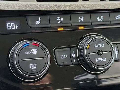 Used 2023 Volkswagen Jetta SE image 21